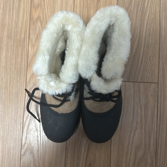 Sorel Winter Boots - Picture 3 of 4